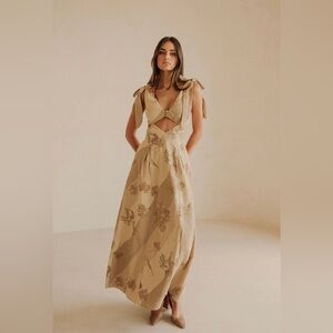 Sabo Skirt Floral Beige Maxi Dress